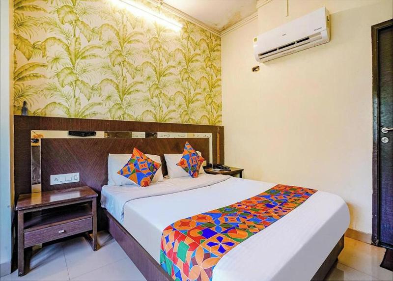 Hotel Gargi Deluxe image