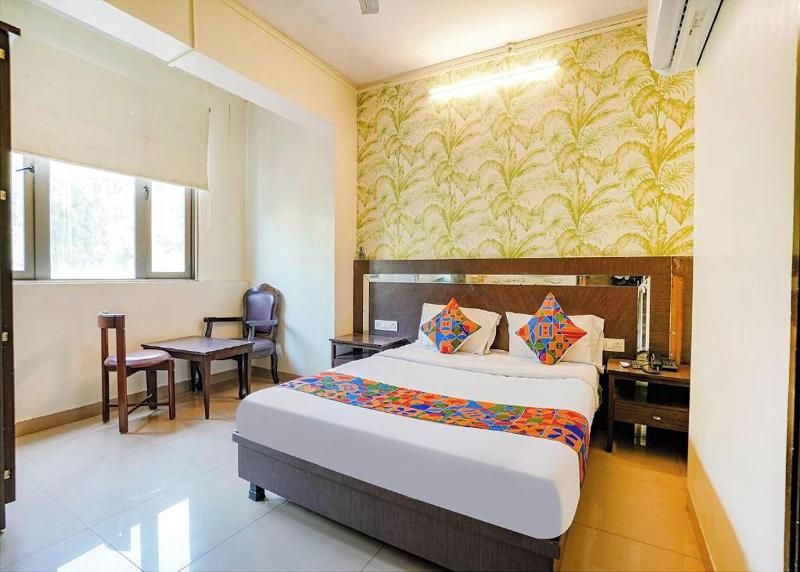 Hotel Gargi Deluxe image