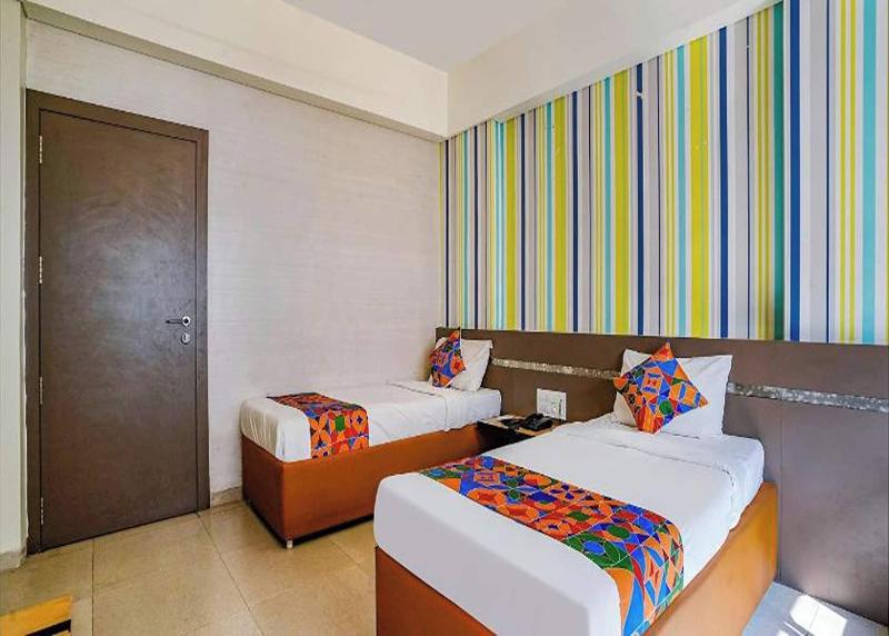 Hotel Gargi Deluxe image