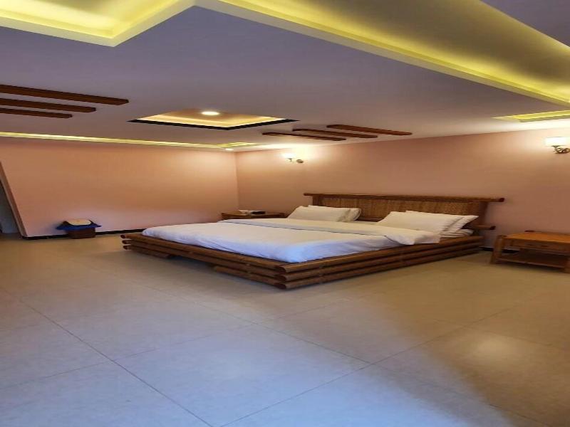 Markhor Inn image