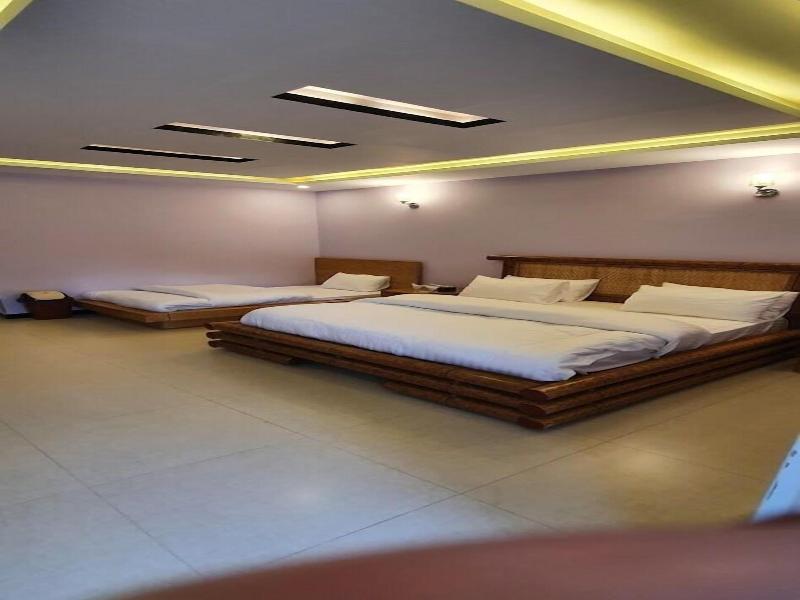 Markhor Inn image