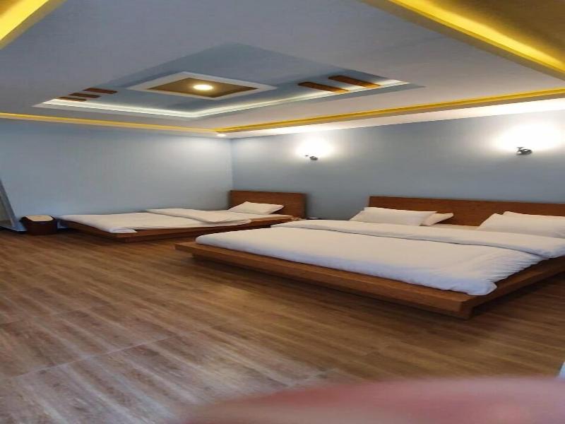 Markhor Inn image