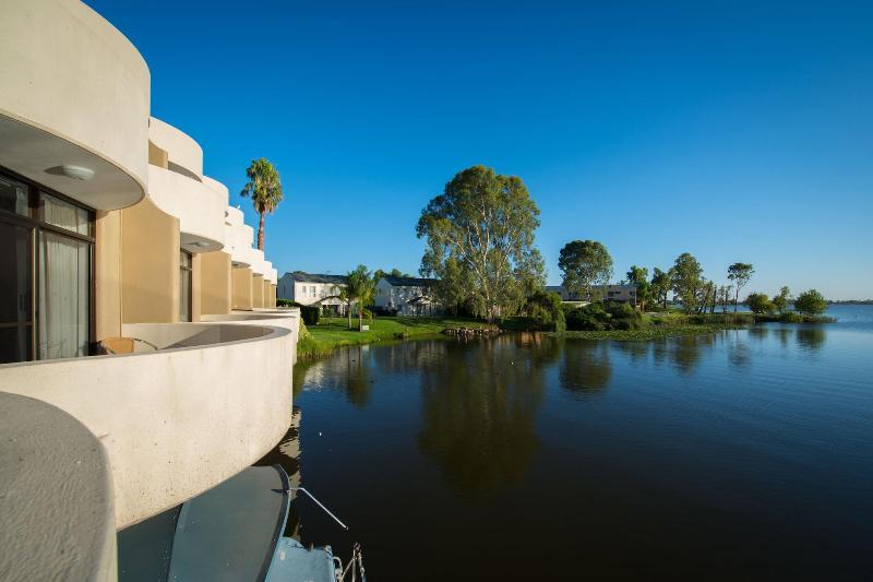 Lake Mulwala Boatel