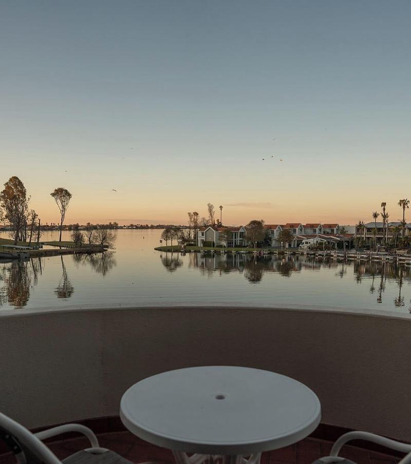 Lake Mulwala Boatel