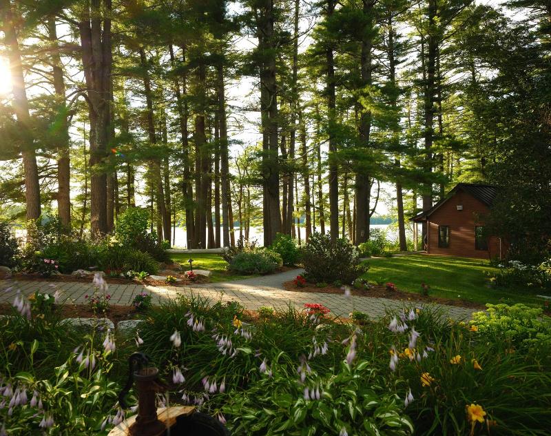 Wolf Cove Inn