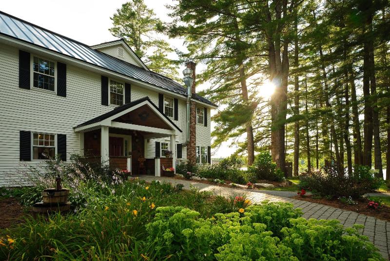 Wolf Cove Inn