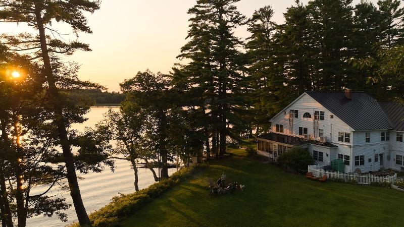 Wolf Cove Inn
