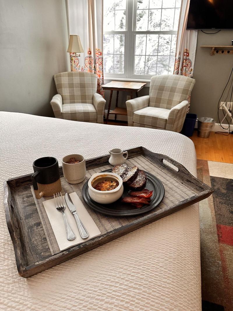 Wolf Cove Inn