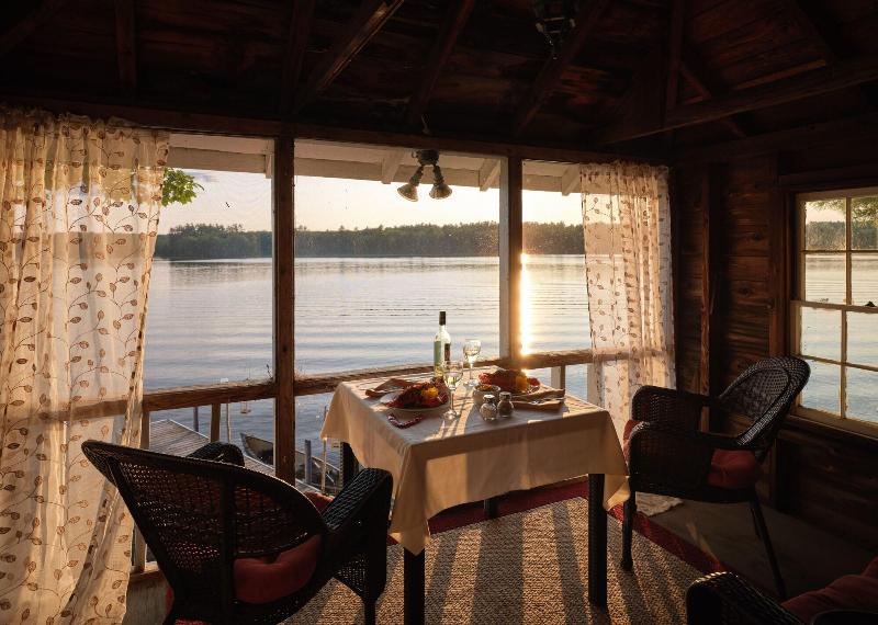 Wolf Cove Inn