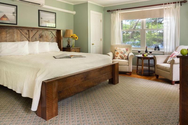 Wolf Cove Inn — photo 40