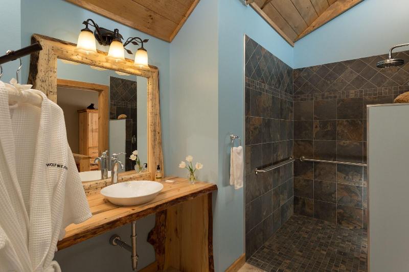 Wolf Cove Inn — photo 86