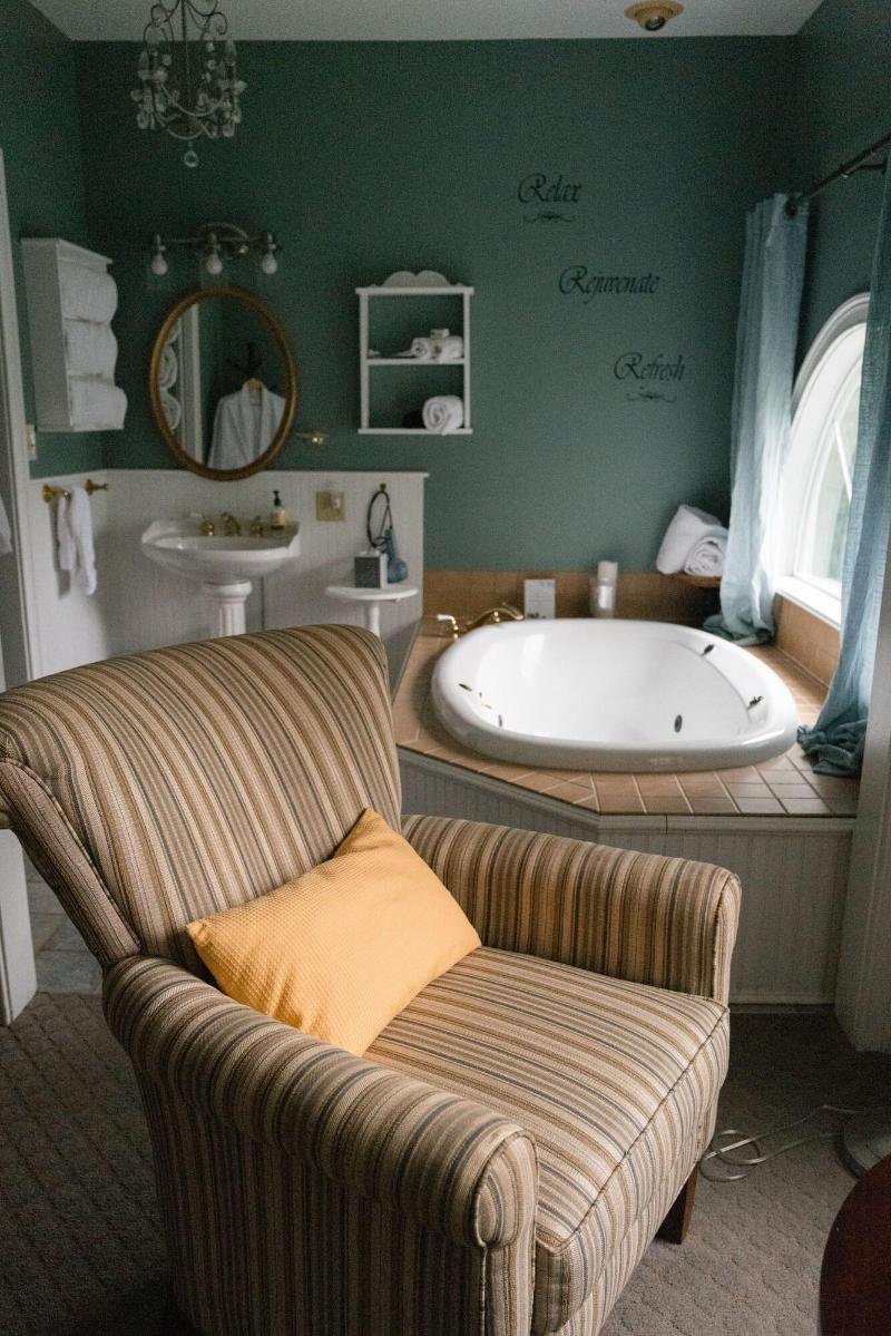 Wolf Cove Inn — photo 7