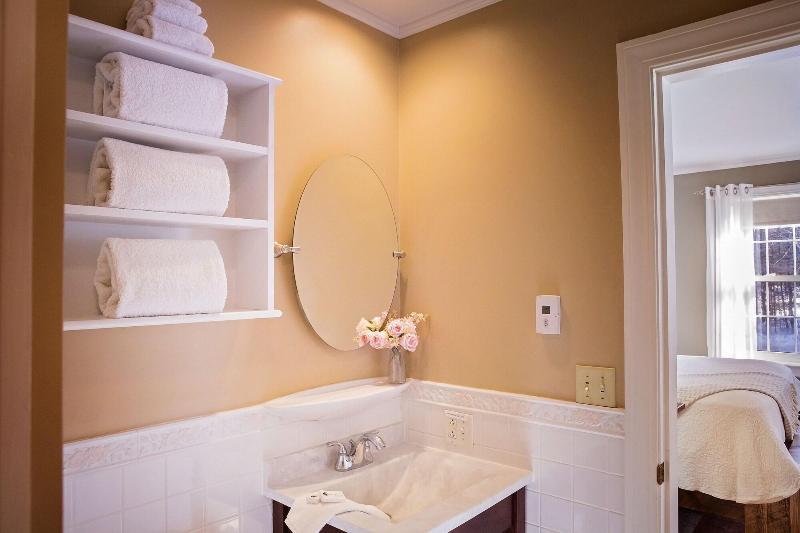 Wolf Cove Inn — photo 6