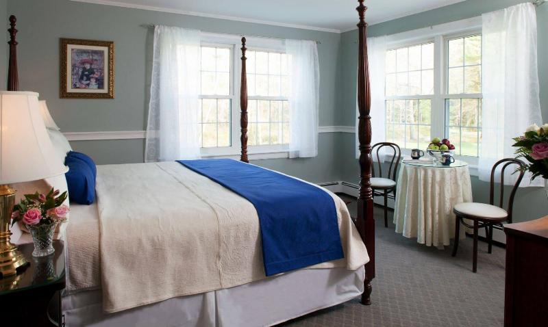 Wolf Cove Inn — photo 16