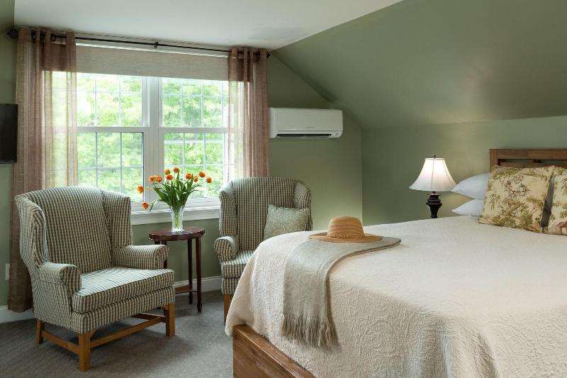 Wolf Cove Inn — photo 30