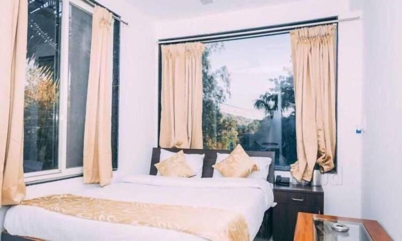 Hotel Suraj Palace image
