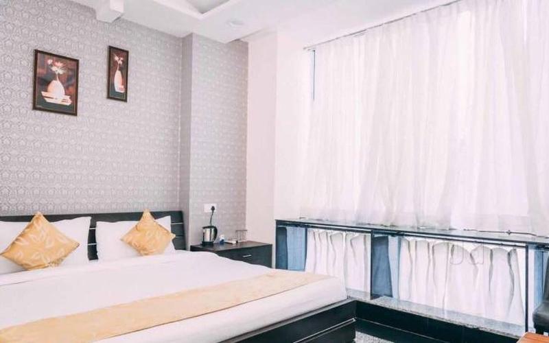 Hotel Suraj Palace image