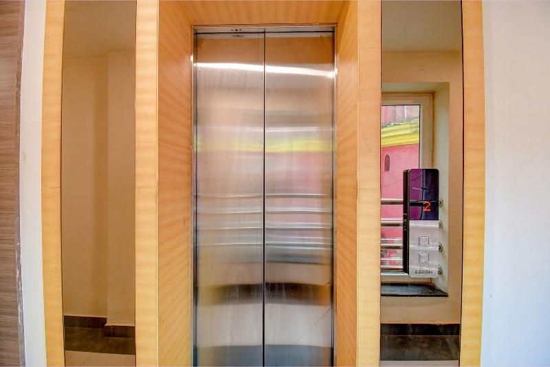 Fabhotel Kzar Select