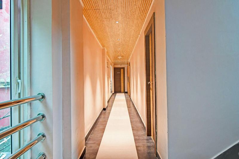 Fabhotel Kzar Select
