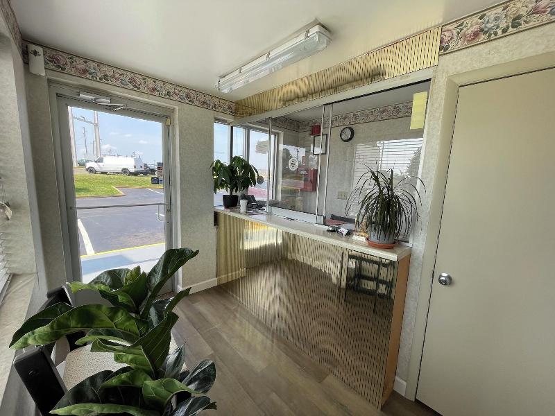 Royal Inn Motel image