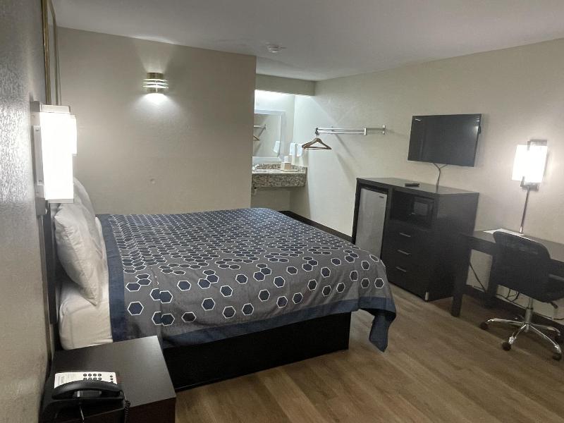 Royal Inn Motel image
