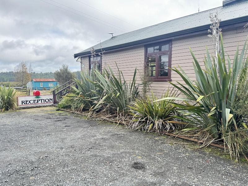 The Crossing Lodge And Backpackers
