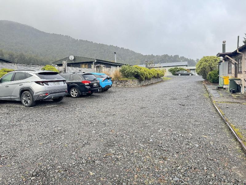 The Crossing Lodge And Backpackers