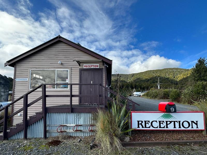 The Crossing Lodge And Backpackers