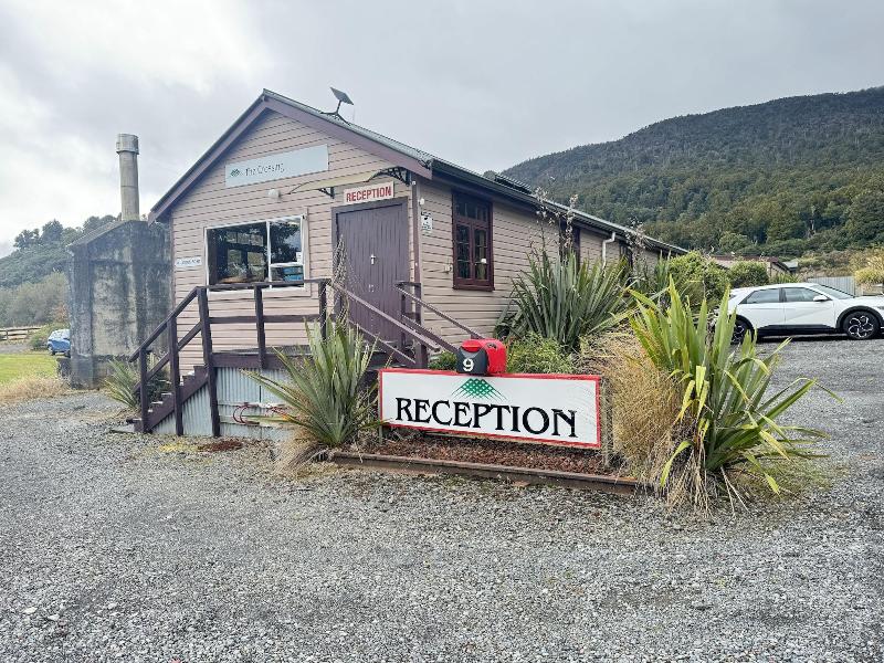 The Crossing Lodge And Backpackers