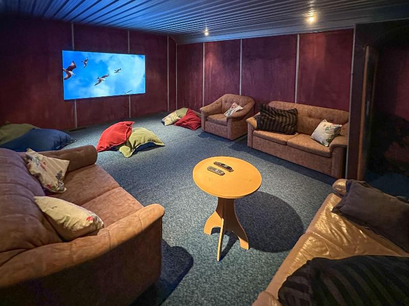 The Crossing Lodge And Backpackers