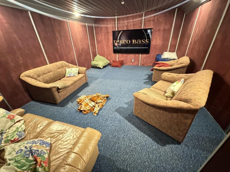 The Crossing Lodge And Backpackers