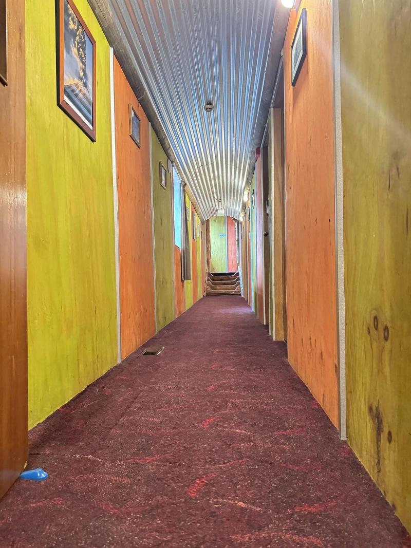 The Crossing Lodge And Backpackers