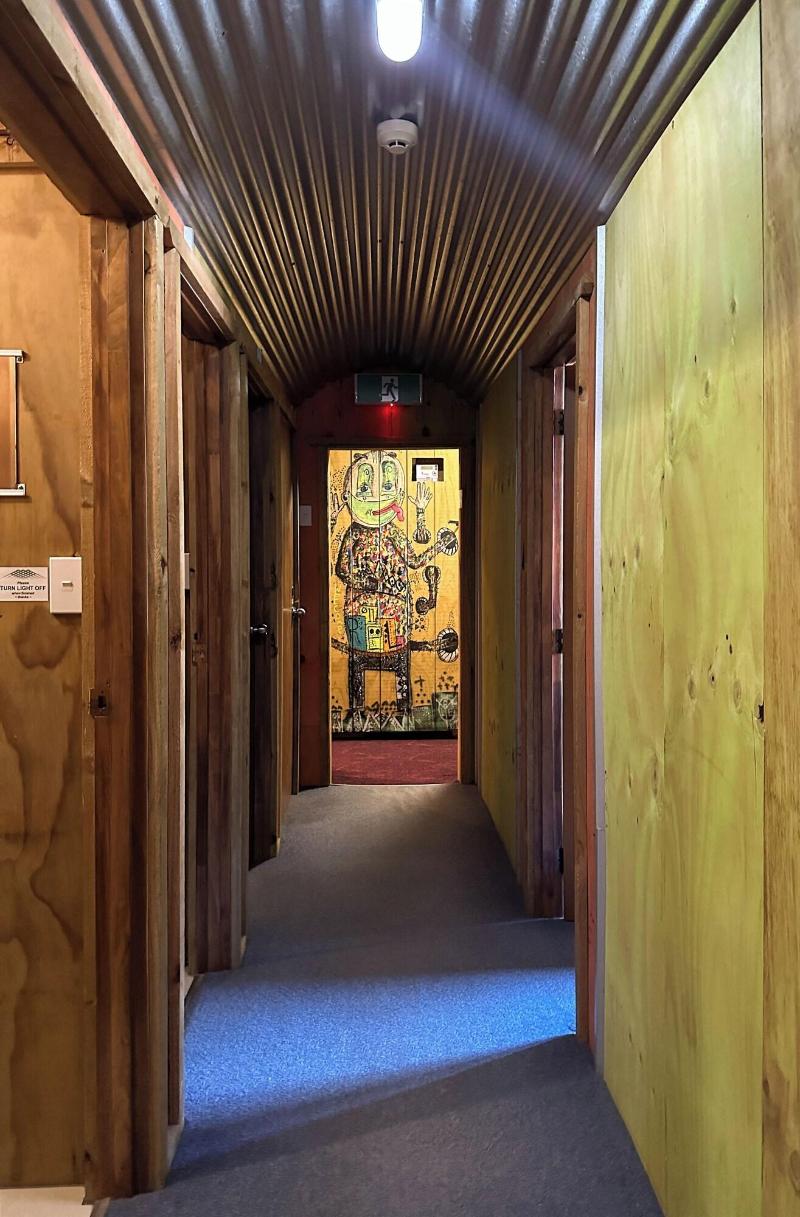 The Crossing Lodge And Backpackers