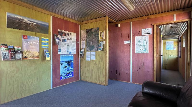 The Crossing Lodge And Backpackers