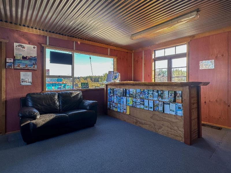 The Crossing Lodge And Backpackers