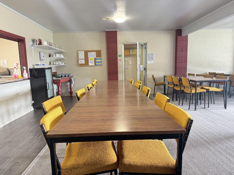 The Crossing Lodge And Backpackers