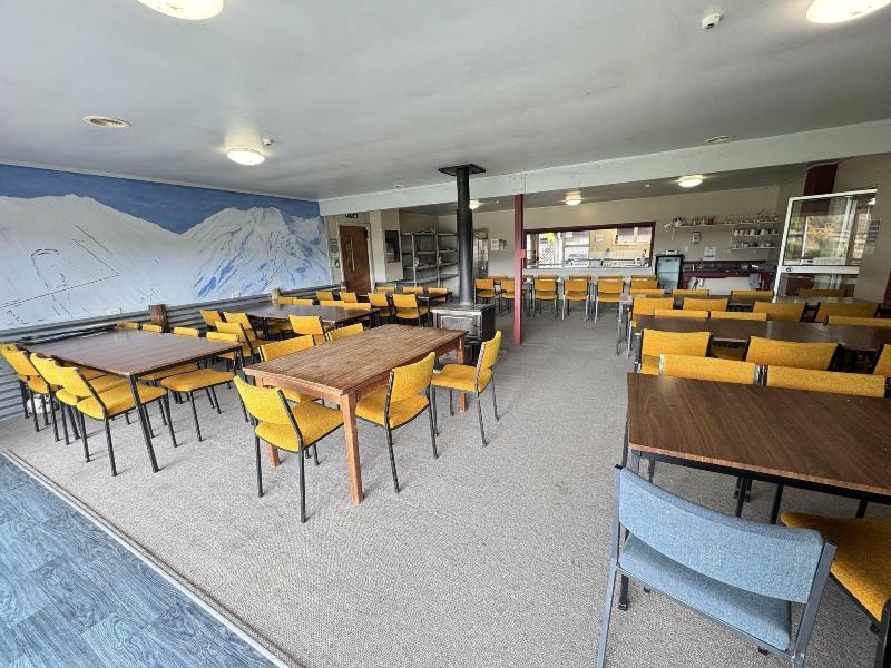 The Crossing Lodge And Backpackers
