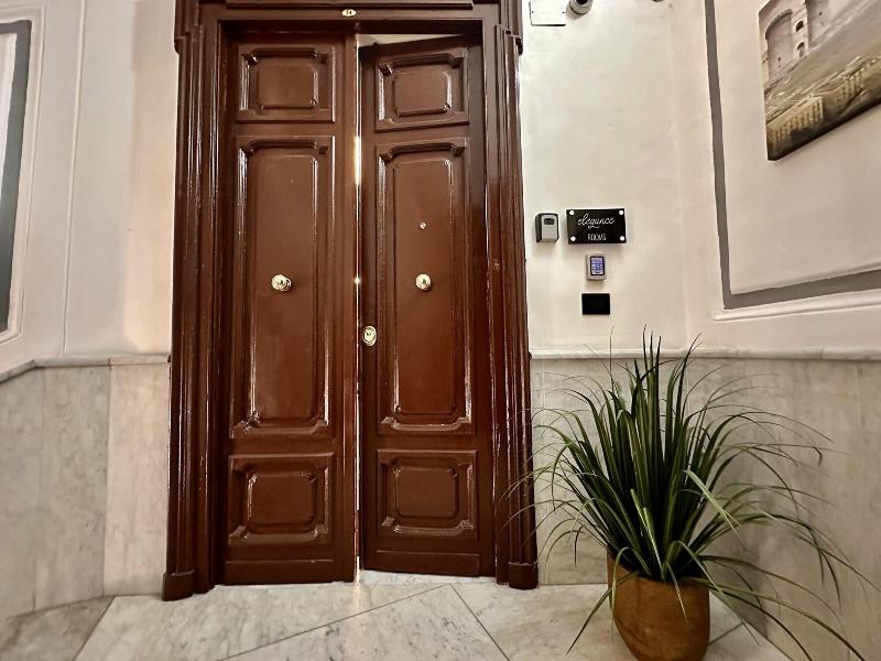 Elegance Rooms Spaccanapoli image