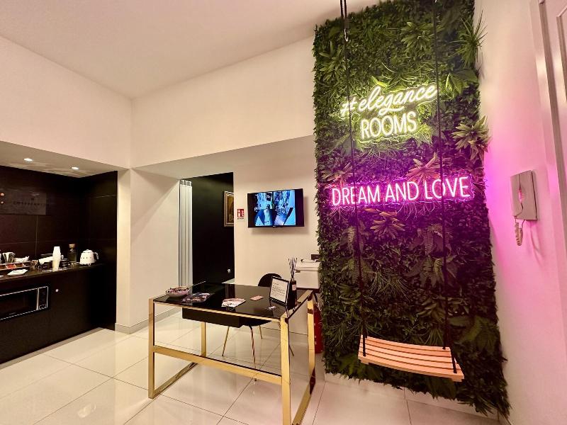 Elegance Rooms Spaccanapoli image