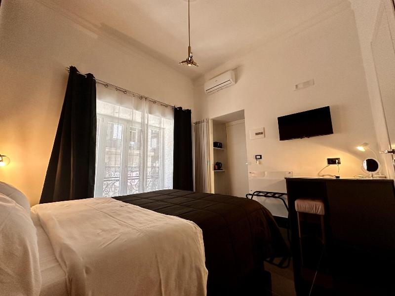 Elegance Rooms Spaccanapoli image