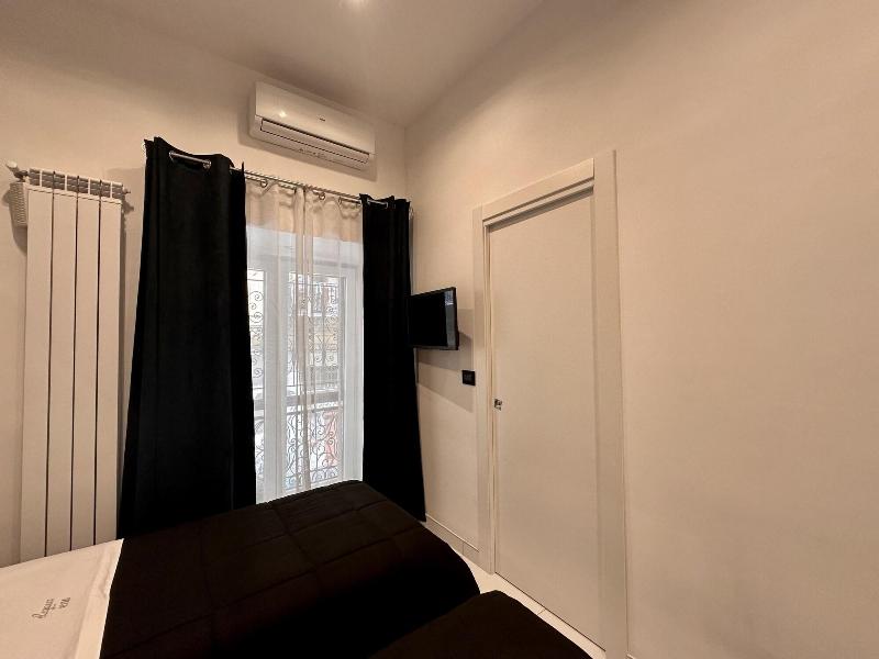 Elegance Rooms Spaccanapoli image