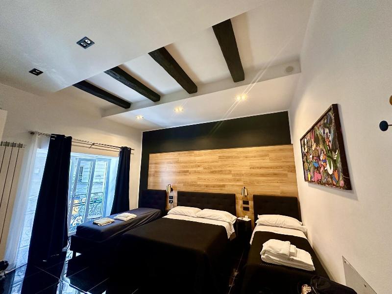 Elegance Rooms Spaccanapoli image