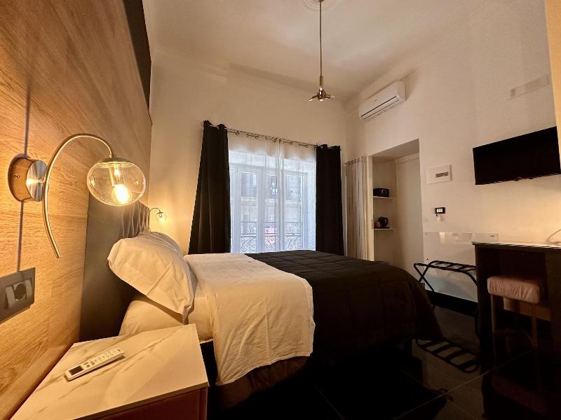 Elegance Rooms Spaccanapoli image