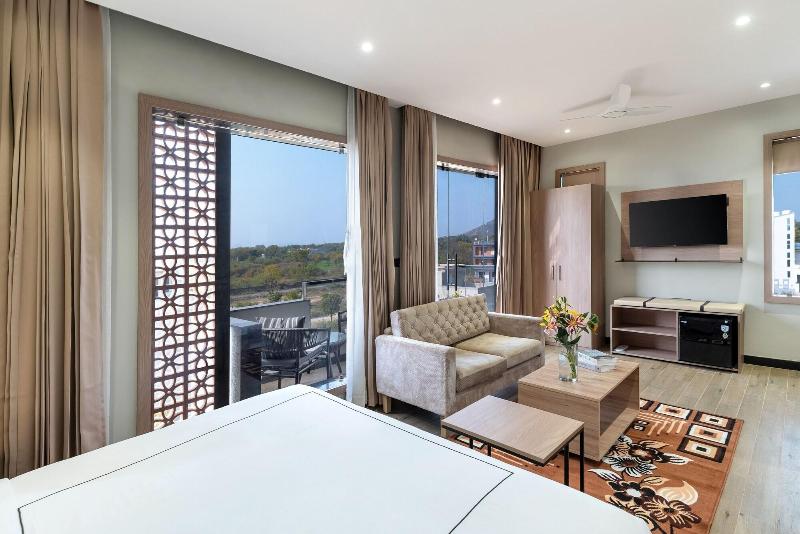 Hotel Blue Chip By Downtown image