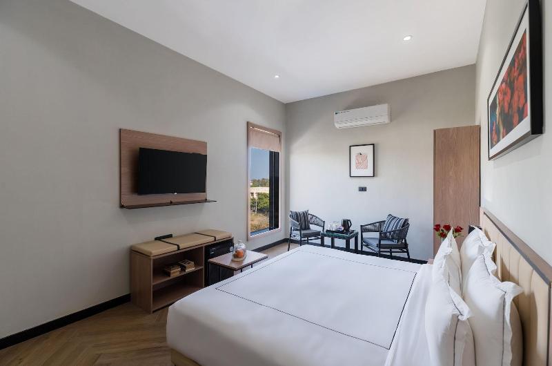 Hotel Blue Chip By Downtown image