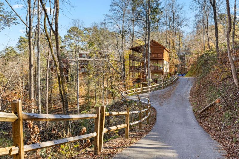 Dollywood Delights By Ghosal Luxury Lodging