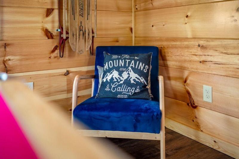 Dollywood Delights By Ghosal Luxury Lodging — photo 64