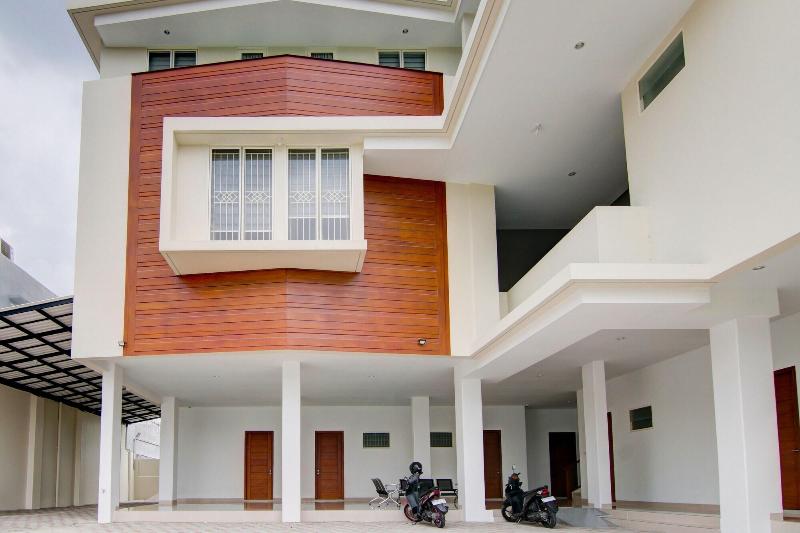 Oyo 93190 Sartika Gh Syariah image