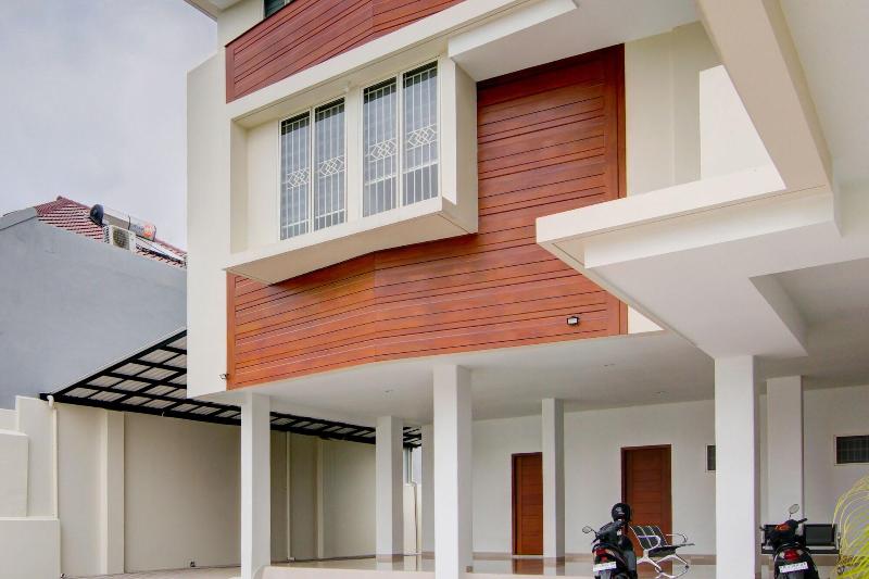 Oyo 93190 Sartika Gh Syariah image