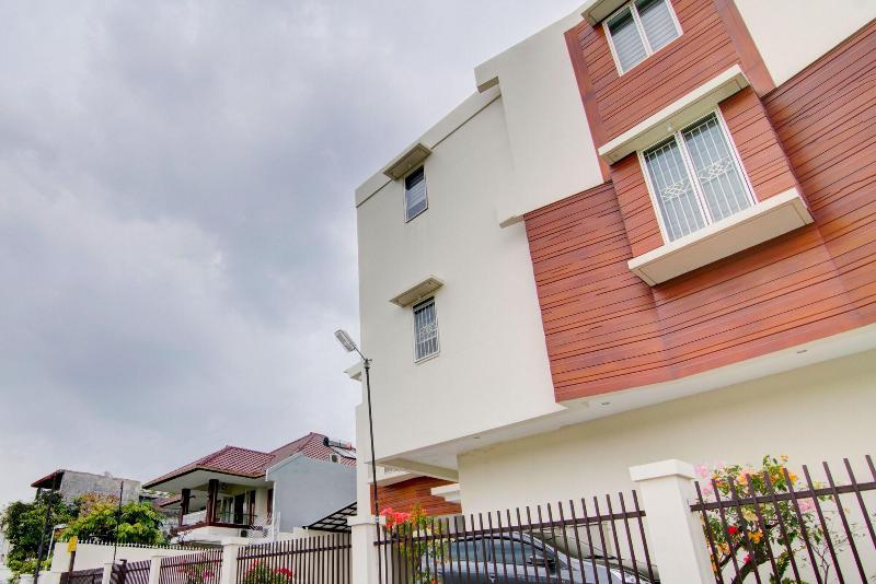 Oyo 93190 Sartika Gh Syariah image